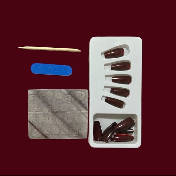 Deep Red Cat Eye False Nails - Picture 2 of 3